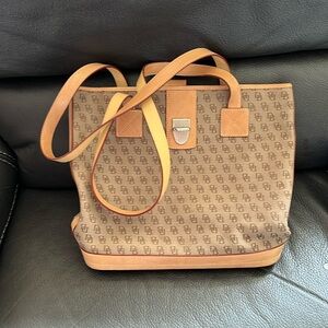 Dooney and Bourke tan signature handbag